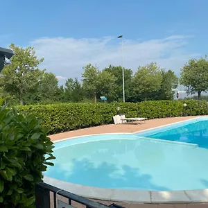  Appartamento Il Faro Con Giardino In Con Piscina