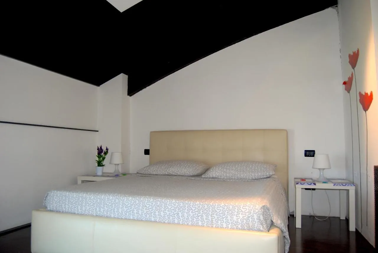 Le Vele Affittacamere Desenzano del Garda 0*,  Italy